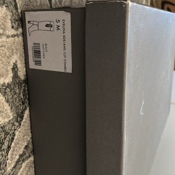 Aquatalia Size 5M Italian made suede stack heel boots - Picture 10 of 10